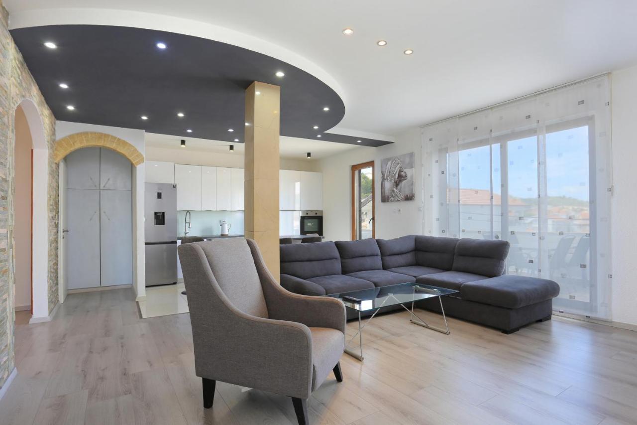 Apartments With A Parking Space Mastrinka, Ciovo - 4324 تروغير المظهر الخارجي الصورة