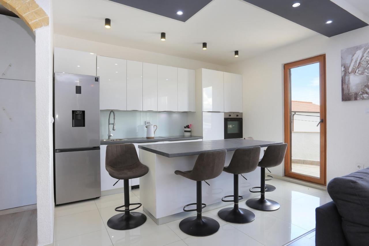 Apartments With A Parking Space Mastrinka, Ciovo - 4324 تروغير المظهر الخارجي الصورة