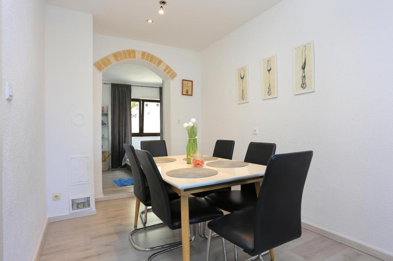 Apartments With A Parking Space Mastrinka, Ciovo - 4324 تروغير المظهر الخارجي الصورة