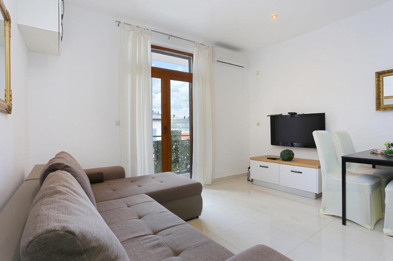 Apartments With A Parking Space Mastrinka, Ciovo - 4324 تروغير المظهر الخارجي الصورة