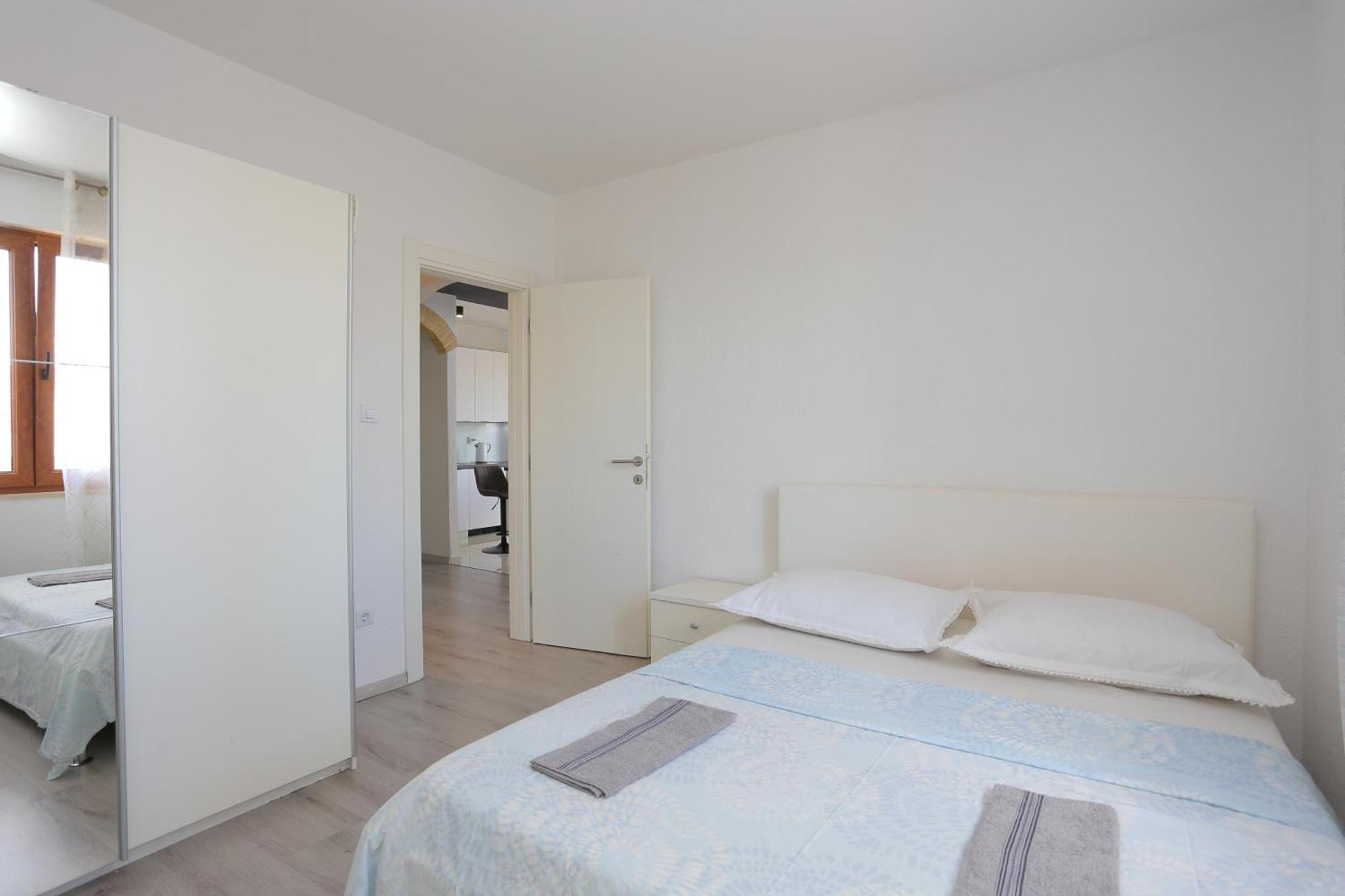 Apartments With A Parking Space Mastrinka, Ciovo - 4324 تروغير الغرفة الصورة
