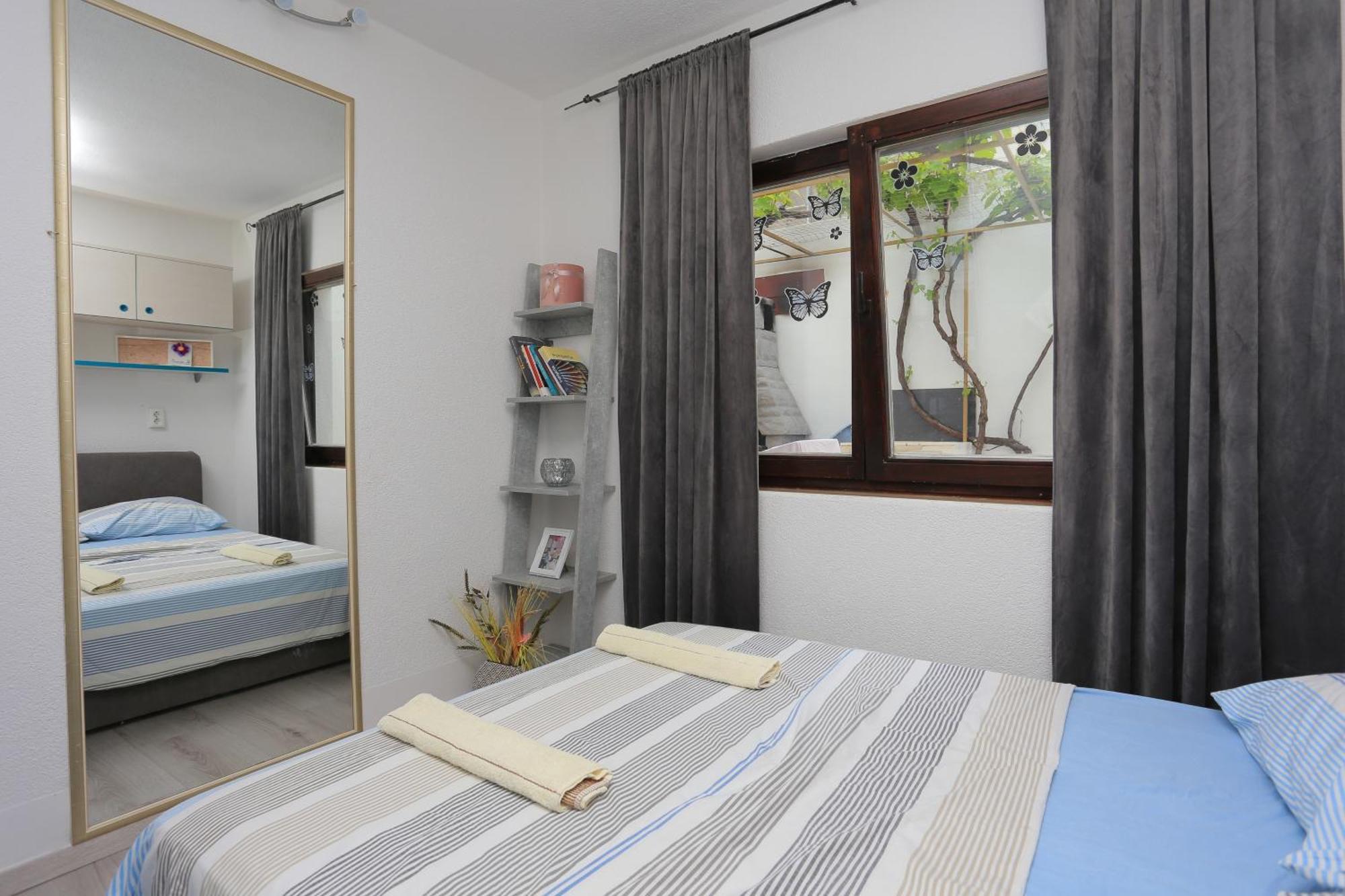 Apartments With A Parking Space Mastrinka, Ciovo - 4324 تروغير الغرفة الصورة
