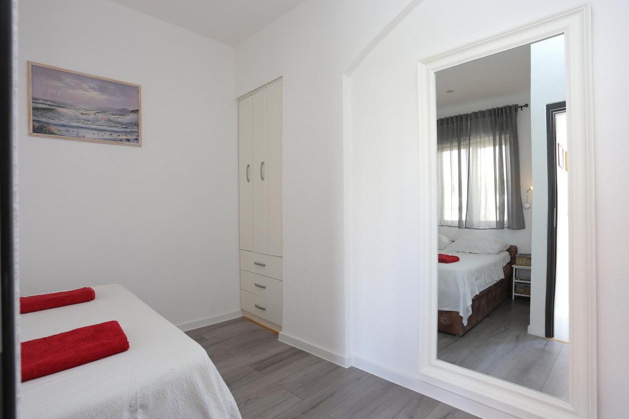 Apartments With A Parking Space Mastrinka, Ciovo - 4324 تروغير الغرفة الصورة