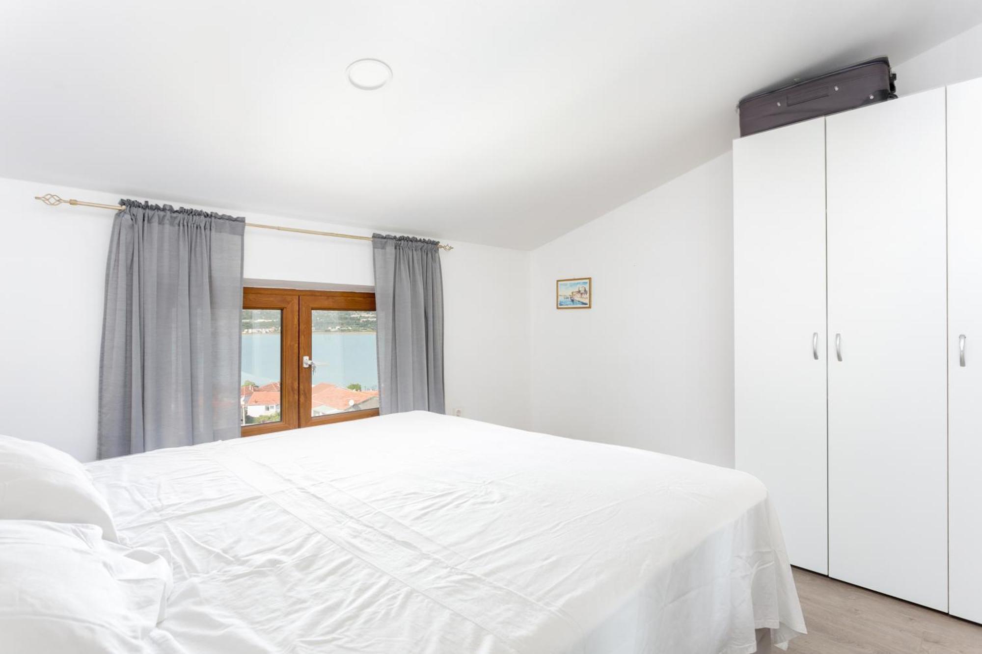 Apartments With A Parking Space Mastrinka, Ciovo - 4324 تروغير الغرفة الصورة